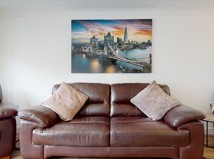 3 Bed Terraced House, White Willow Close, TN24