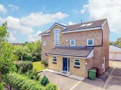 6 Bed Detached House, The Wheatings, WF5