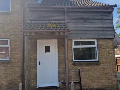 1 Bed End Terrace, Walnut Tree Close, CT7