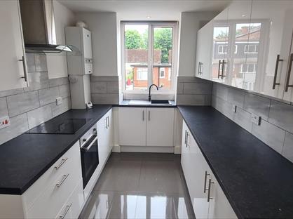2 Bed Flat, Singleton Court, M25