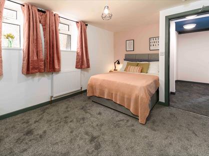 Room in a Shared House, Broad St, M24