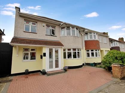 4 Bed Semi-Detached House, Farnham Road, DA16