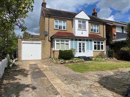 3 Bed Detached House, Fairview Drive, IG7