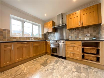 4 Bed Semi-Detached House, St. Ursulas Road, DN4