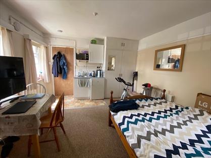 Bedsit, Anstey Road, GU34