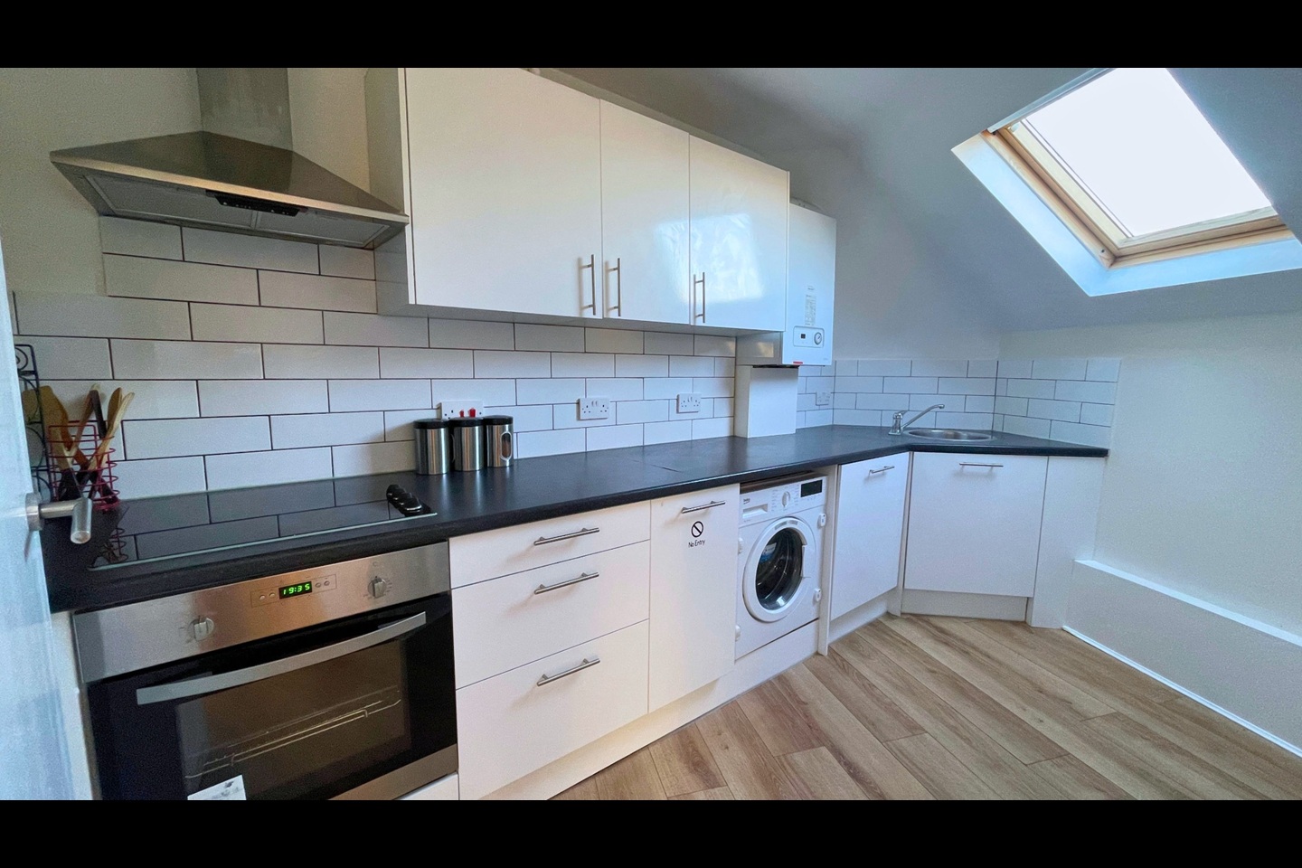 1 Bed Flat, Willesden Lane, NW6 photo 5