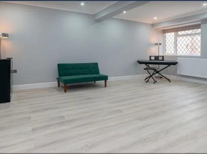 Room in a Shared Flat, Woodside Green, SE25