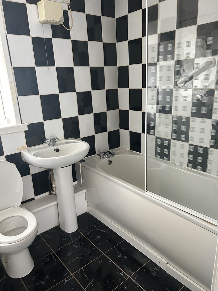 1 Bed Flat, Glasgow, G32 photo 2