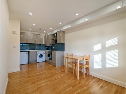 1 Bed Flat, Turners Hill, EN8