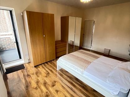 4 Bed Flat, Lancaster Court, SW6