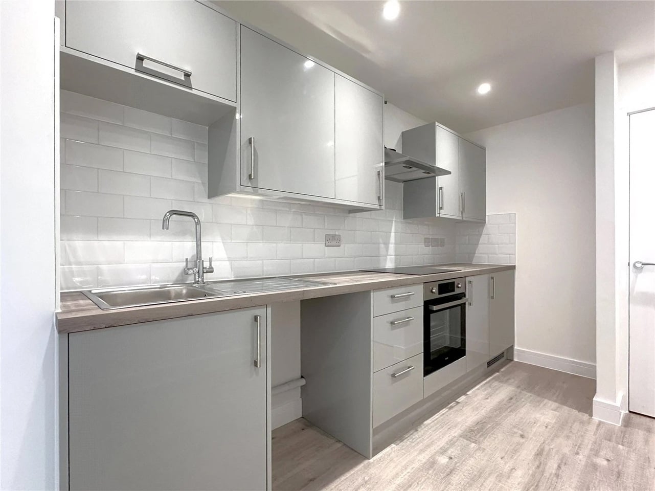 Additional image 2 of 2 Bed Flat, Broadway, OX11, N1 7GU