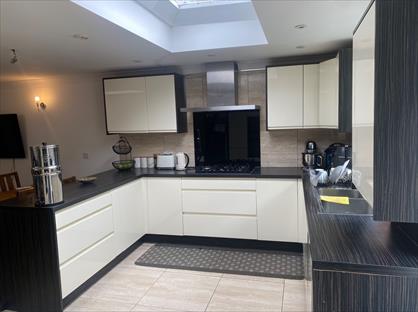 4 Bed Terraced House, Shrewsbury Road, E7