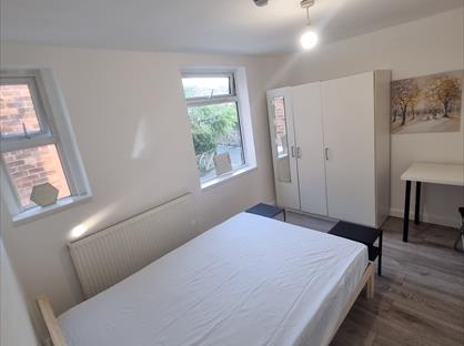 Room in a Shared House, Wesley Street, WF10