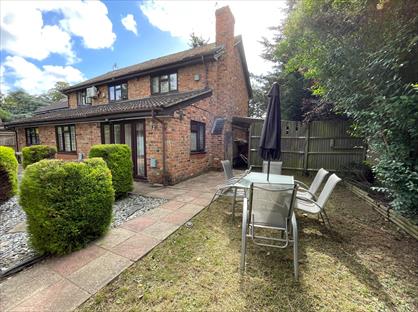 Studio Flat, Ashley Drive, TW7