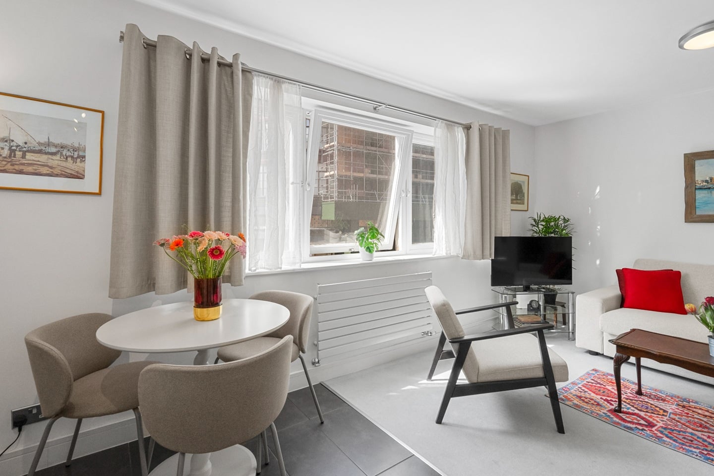 2 Bed Flat, Hans Crescent, SW1X photo 5