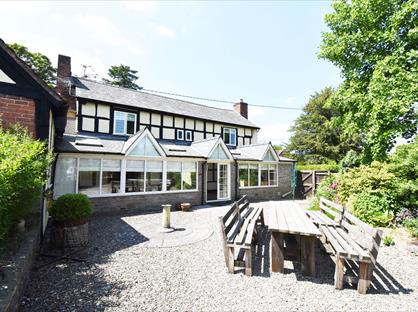 3 Bed Semi-Detached House, The Arbour, HR6