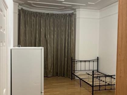 Studio Flat, Walm Lane, NW2