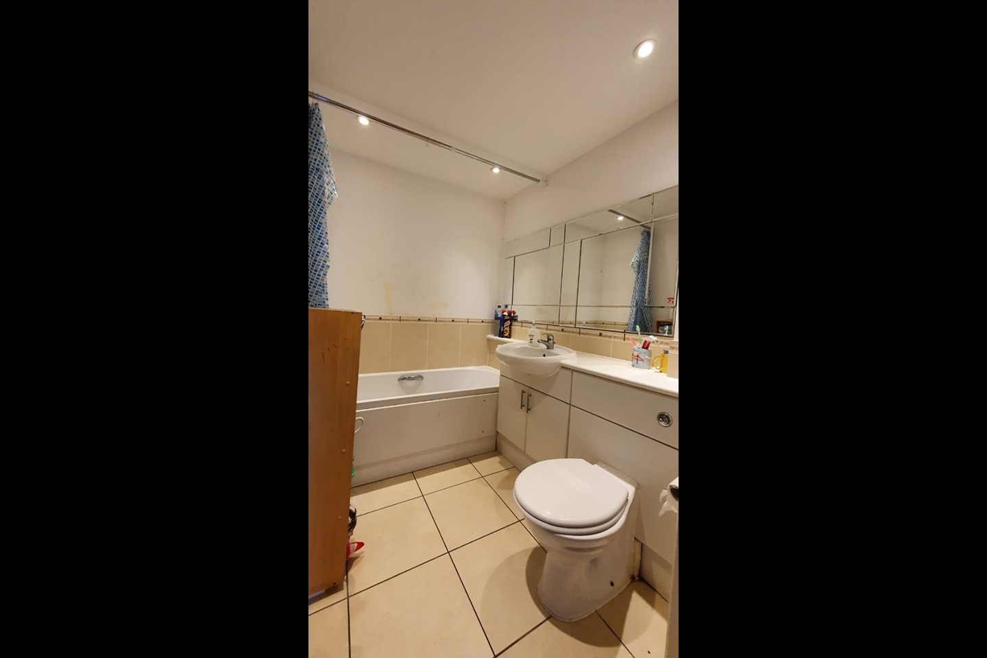 Feltham Room in a Shared House, Highfield Road, TW13 To Rent Now