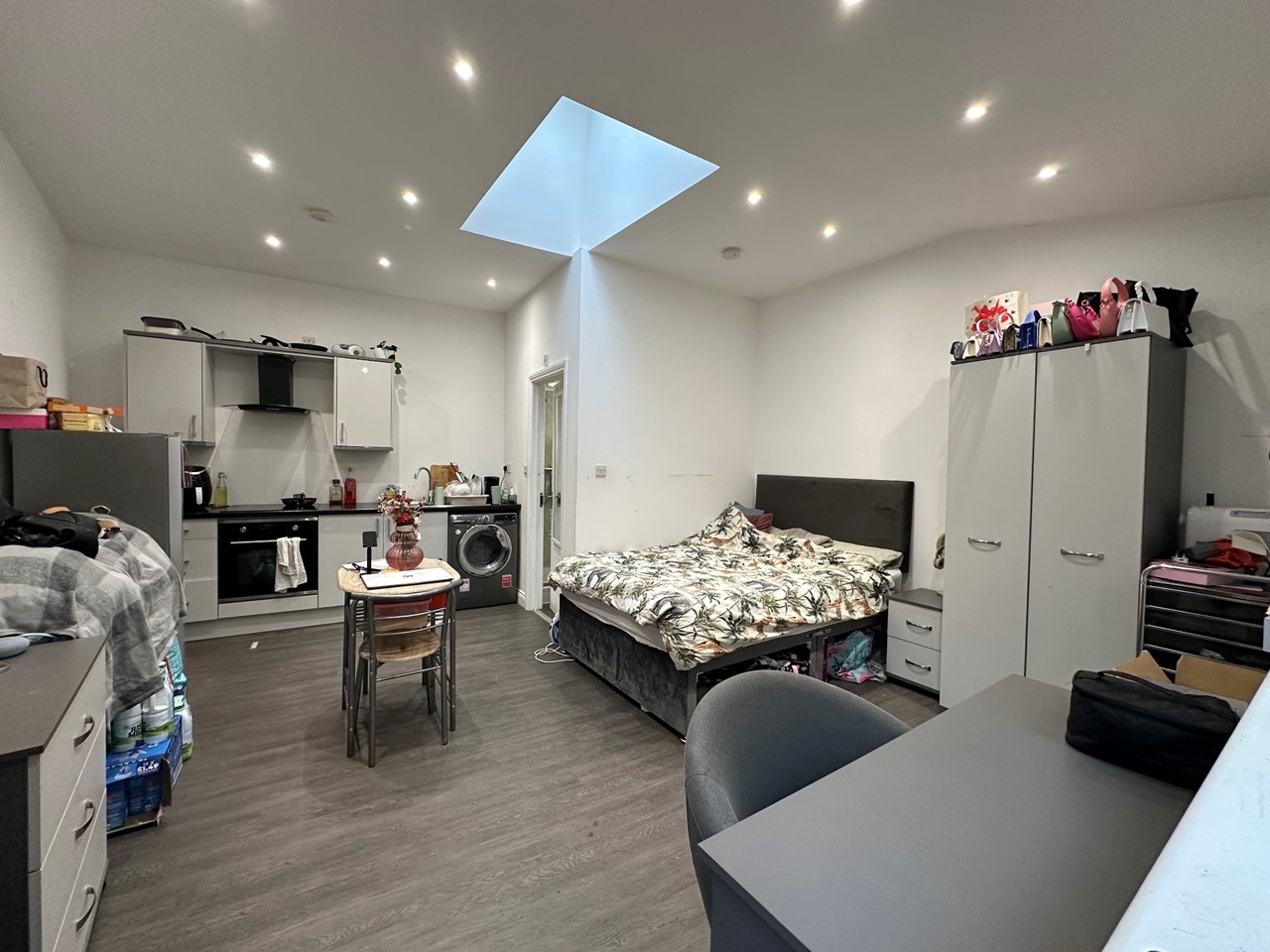 Derby Studio Flat, Longford Street, DE22 To Rent Now for £736.67 p/m