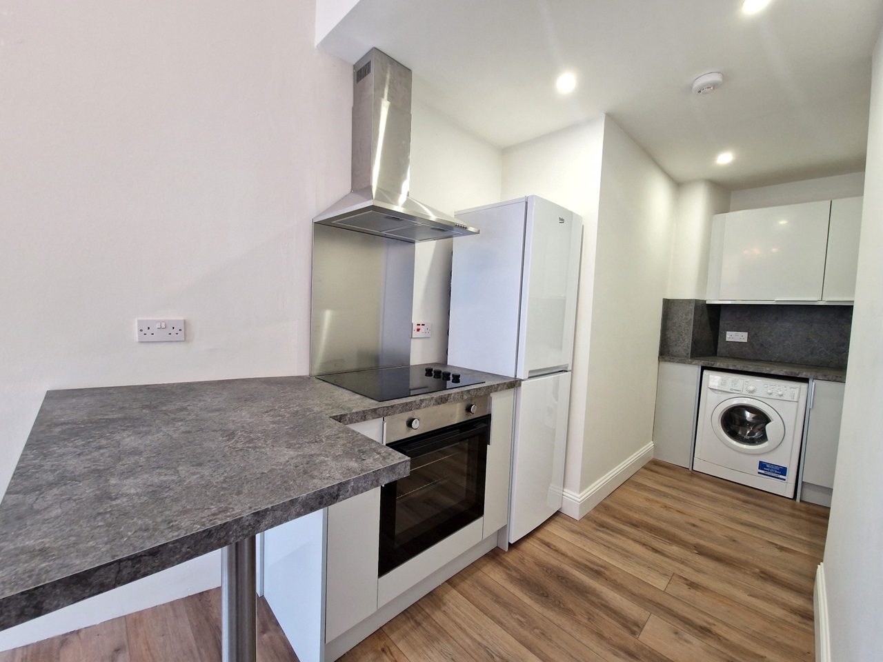 2 Bed Flat, Strathcona Drive, G13 photo 3