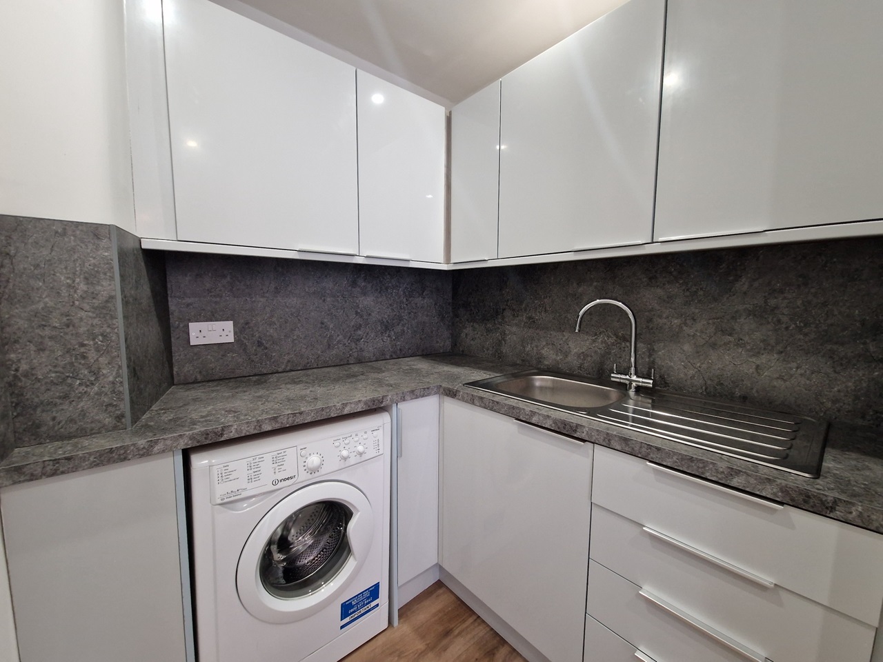 2 Bed Flat, Strathcona Drive, G13 photo 4