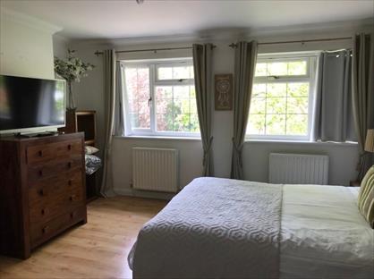 1 Bed Flat, The Street, GU10