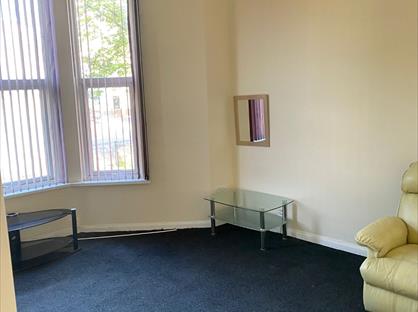 Studio Flat, Oakroyd Villas, BD8