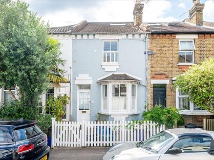 3 Bed Terraced House, New Road, TW10