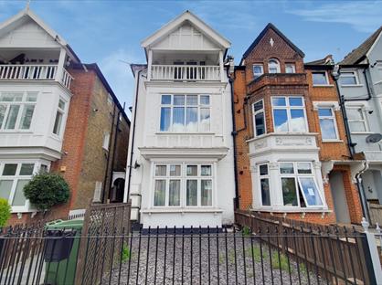 3 Bed Flat, Thornton Avenue, SW2