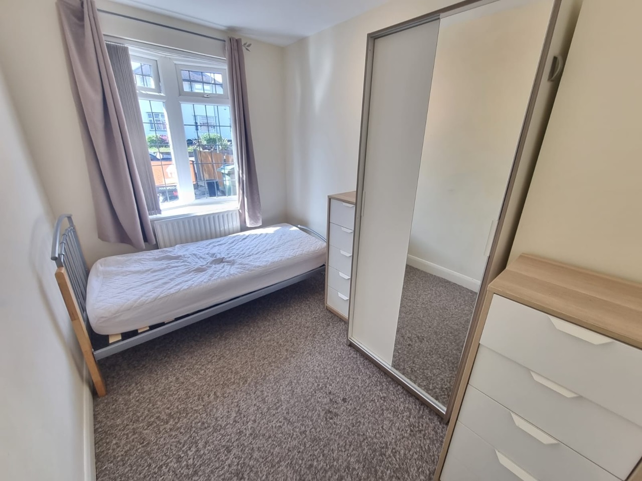 Orpington Bromley London Room in a Shared House, Bark Hart Road, BR6