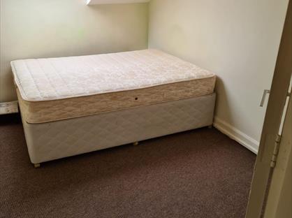 Studio Flat, Oakroyd Villas, BD8