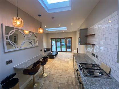 2 Bed Flat, Longley Road, SW17