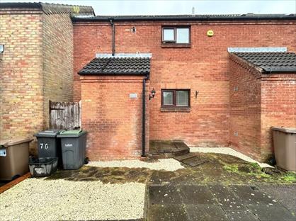 2 Bed Terraced House, Links Way, LU2