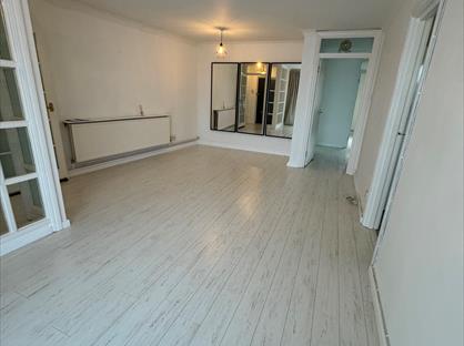 2 Bed Flat, High Road, N20