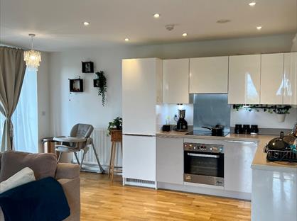 2 Bed Flat, Crossways, SL1