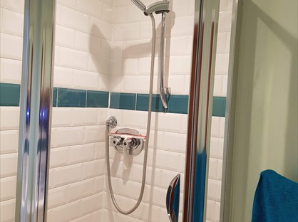 Room in a Shared House, Numbers Farm, WD4