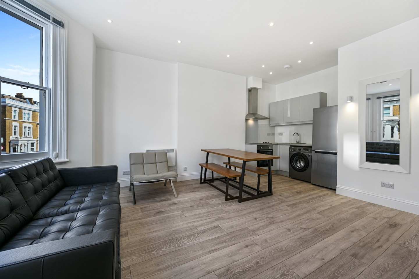 London 1 Bed Flat, Sinclair Gardens, W14 To Rent Now for £1,849.99 p/m