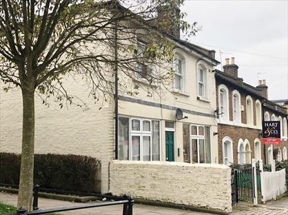 Studio Flat, Mill Hill Road, W3