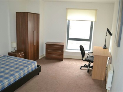 2 Bed Flat, Moss Street, L6