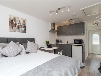 Studio Flat, Findon Road, RH11