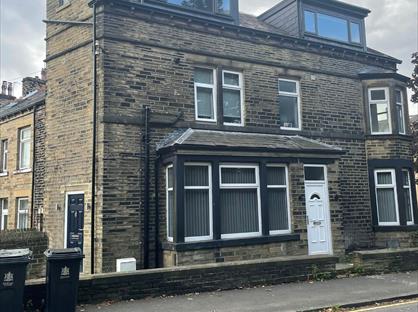 2 Bed Flat, Squire Lane, BD8