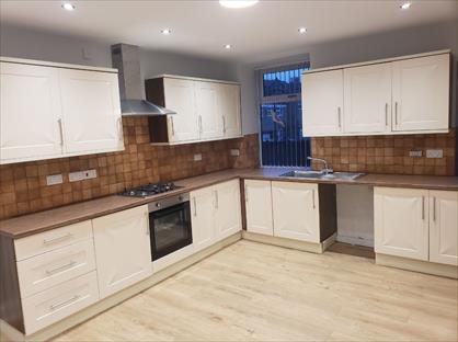 3 Bed End Terrace, Todmorden Road, OL13