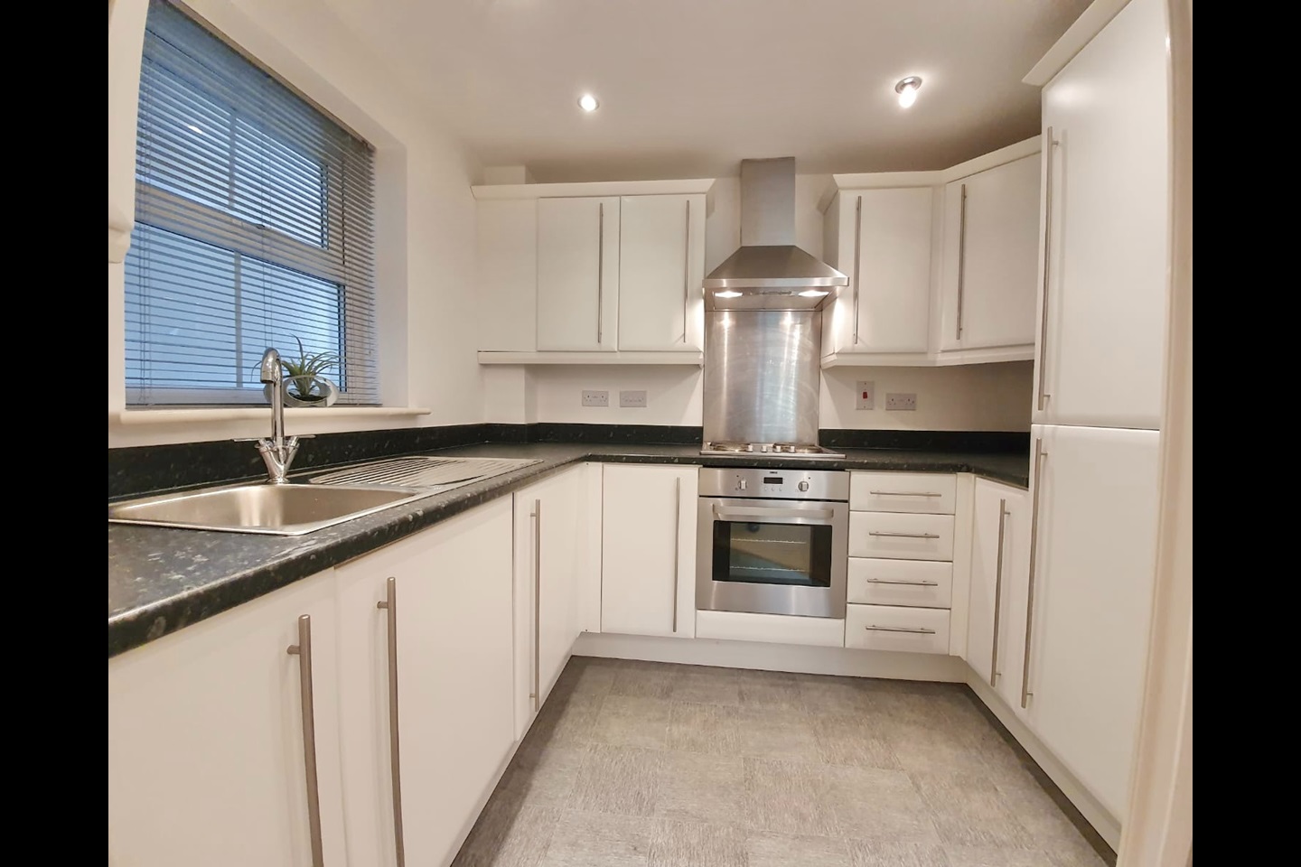 Radcliffe, Manchester 2 Bed Flat, Stonemere Drive, M26 To Rent Now for £800.00 p/m