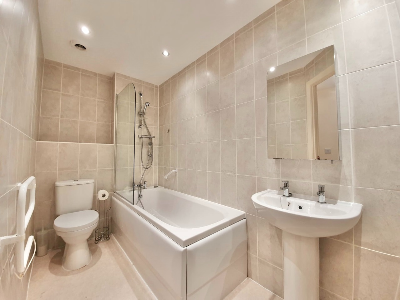 Radcliffe, Manchester 2 Bed Flat, Stonemere Drive, M26 To Rent Now for £800.00 p/m