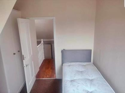 Room in a Shared House, Turnberry Court, TW11