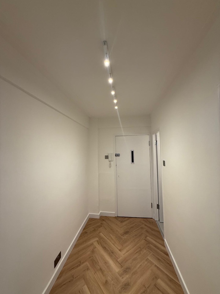 Studio Flat, Park West Place, W2 photo 5