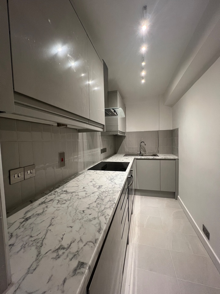 Studio Flat, Park West Place, W2 photo 4