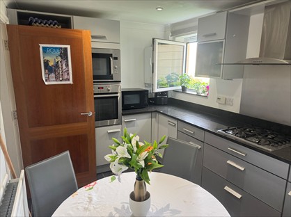 3 Bed Flat, Creswell Drive, BR3