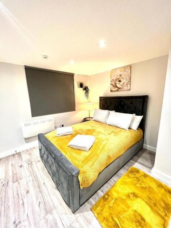 Feltham Room in a Shared House, Oak Way, TW14 To Rent Now for £