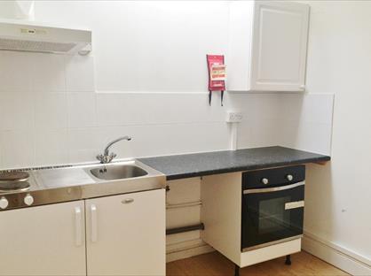 Bedsit, Kember Street, N1